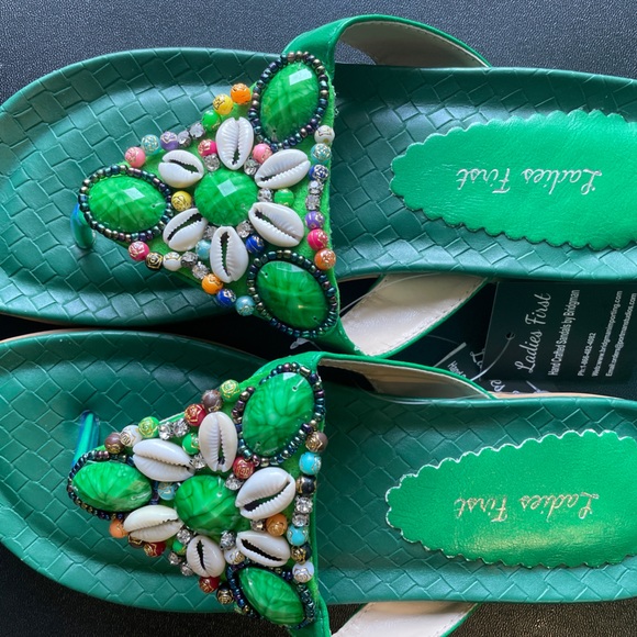 Handcrafted New Green Women Slippers size 8 - Picture 1 of 4